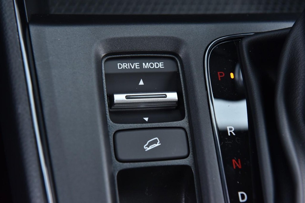 Honda CR-V Hybrid Vehicle Full-screen Gallery Image 19