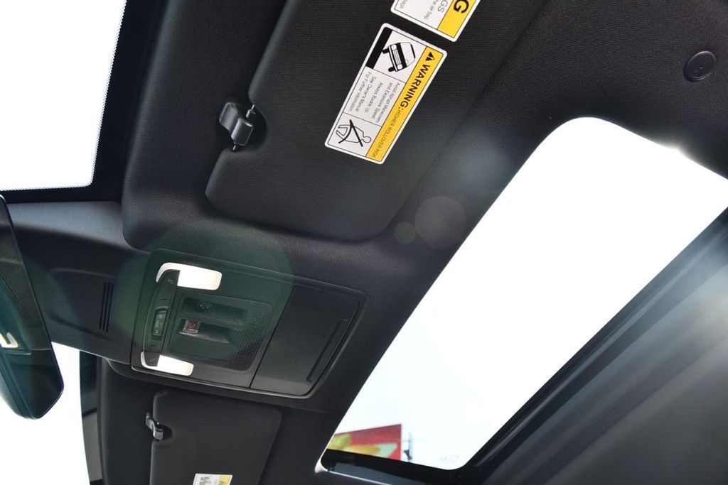 Honda CR-V Hybrid Vehicle Full-screen Gallery Image 24