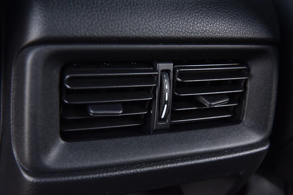 Honda CR-V Hybrid Vehicle Full-screen Gallery Image 26