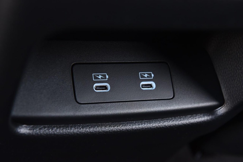Honda CR-V Hybrid Vehicle Full-screen Gallery Image 27