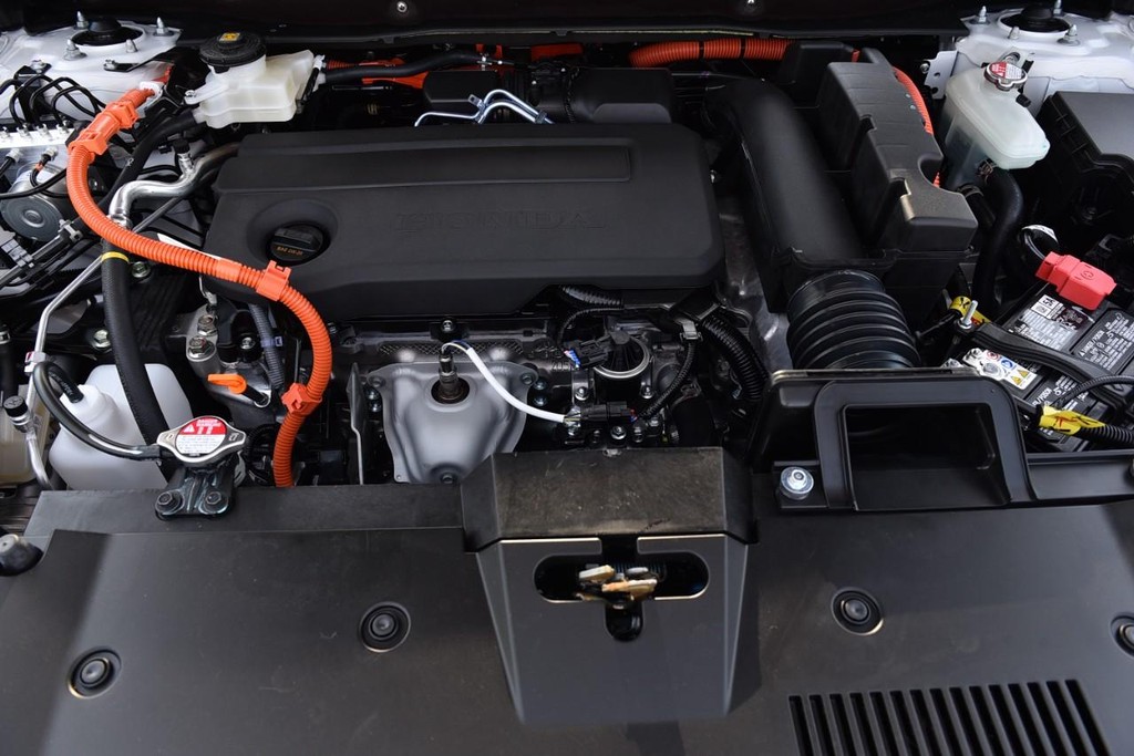 Honda CR-V Hybrid Vehicle Full-screen Gallery Image 30