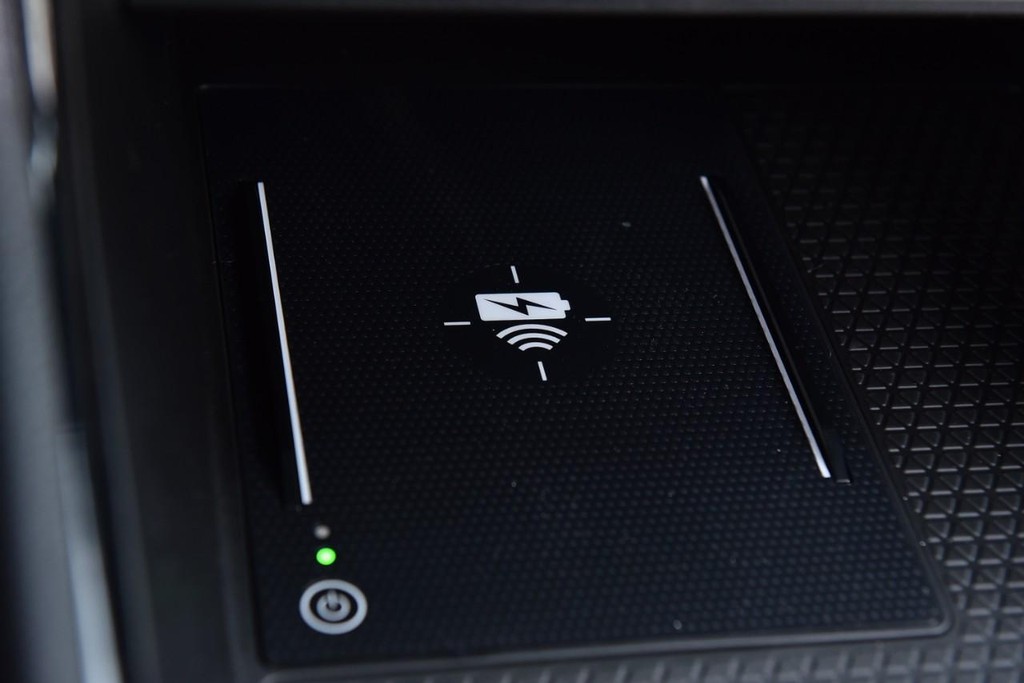 Honda CR-V Hybrid Vehicle Full-screen Gallery Image 17