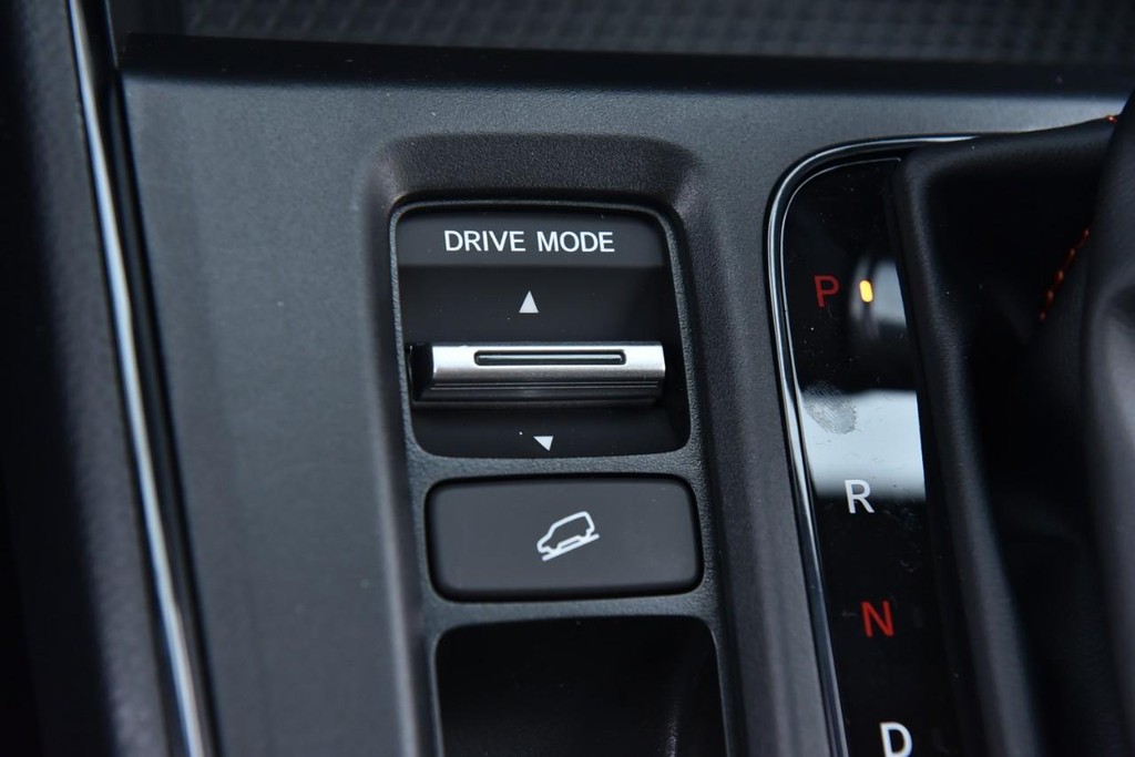 Honda CR-V Hybrid Vehicle Full-screen Gallery Image 18