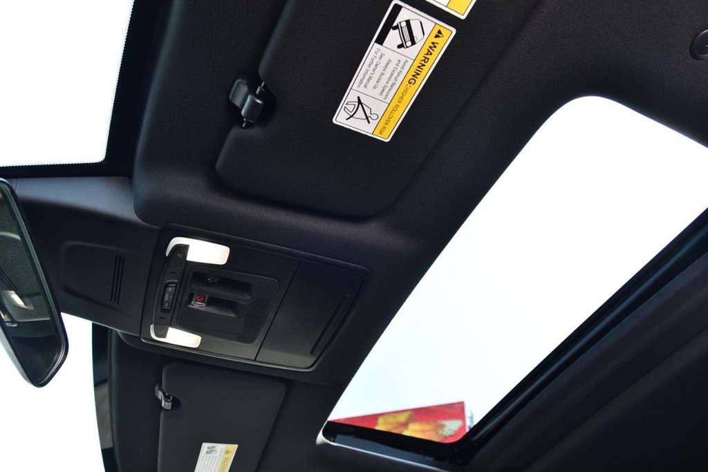 Honda CR-V Hybrid Vehicle Full-screen Gallery Image 23