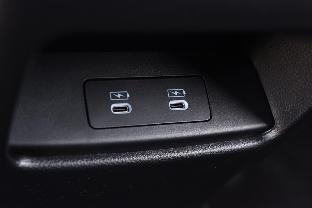 Honda CR-V Hybrid Vehicle Full-screen Gallery Image 26