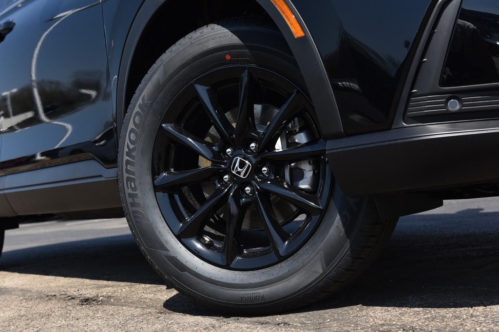 Honda CR-V Hybrid Vehicle Full-screen Gallery Image 3