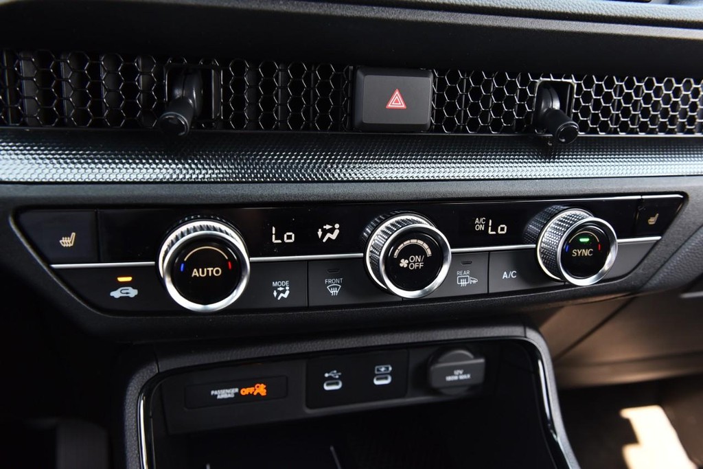 Honda CR-V Hybrid Vehicle Full-screen Gallery Image 16