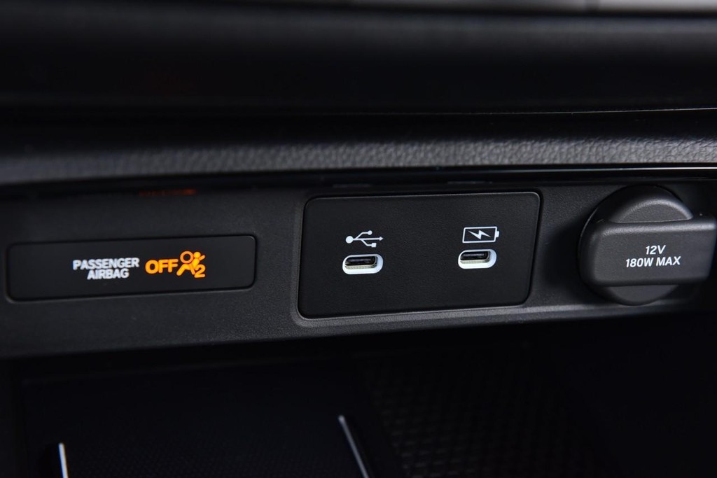 Honda CR-V Hybrid Vehicle Full-screen Gallery Image 17