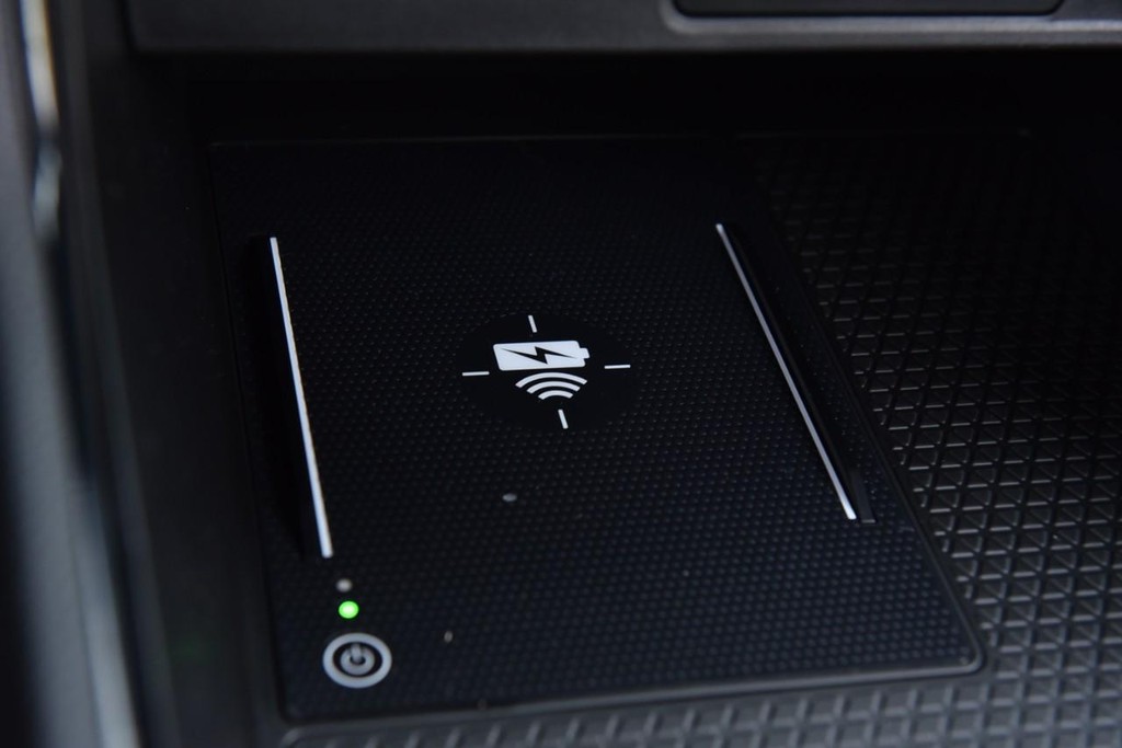 Honda CR-V Hybrid Vehicle Full-screen Gallery Image 18