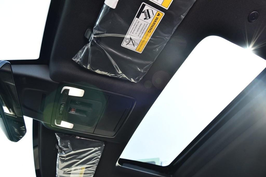 Honda CR-V Hybrid Vehicle Full-screen Gallery Image 25