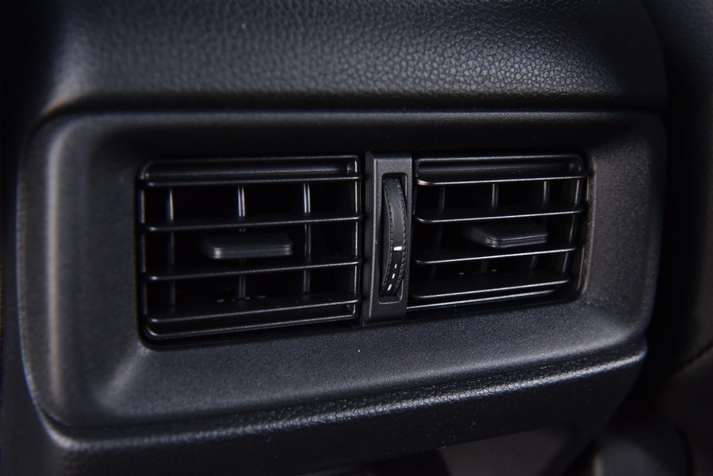 Honda CR-V Hybrid Vehicle Full-screen Gallery Image 27