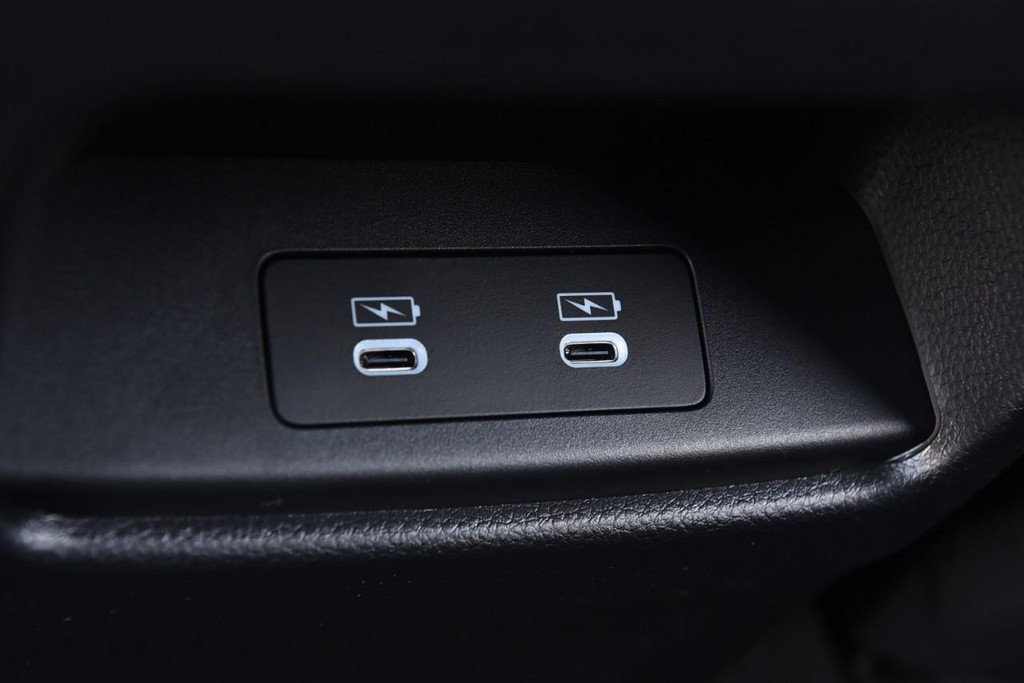 Honda CR-V Hybrid Vehicle Full-screen Gallery Image 28