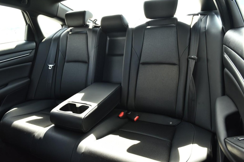Honda Accord Sedan Vehicle Image 21