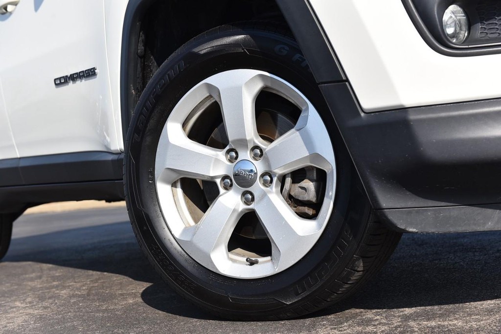 Jeep Compass Vehicle Full-screen Gallery Image 3