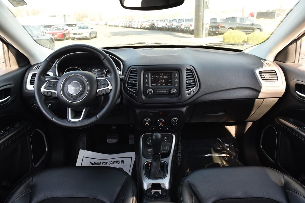 Jeep Compass Vehicle Full-screen Gallery Image 7