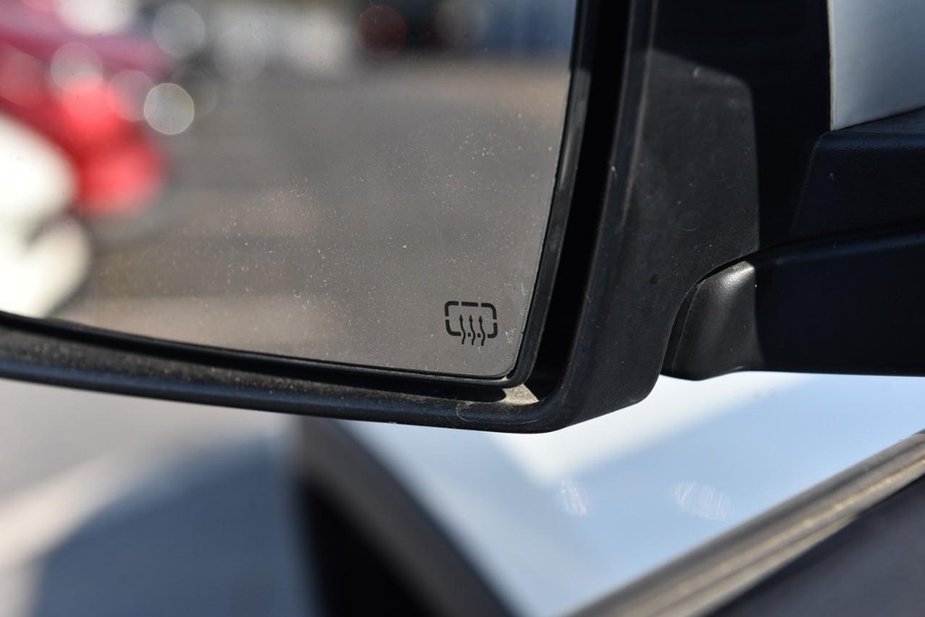 Jeep Compass Vehicle Full-screen Gallery Image 9