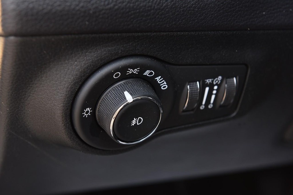 Jeep Compass Vehicle Full-screen Gallery Image 10