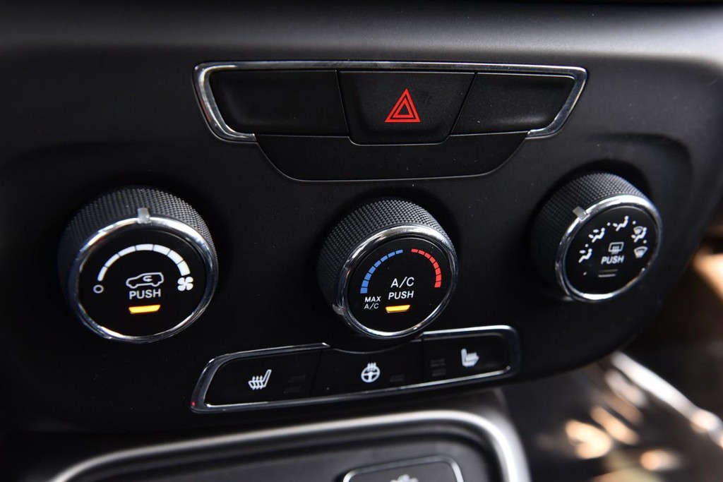 Jeep Compass Vehicle Full-screen Gallery Image 14