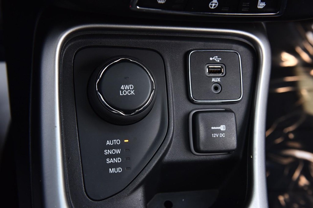 Jeep Compass Vehicle Full-screen Gallery Image 15