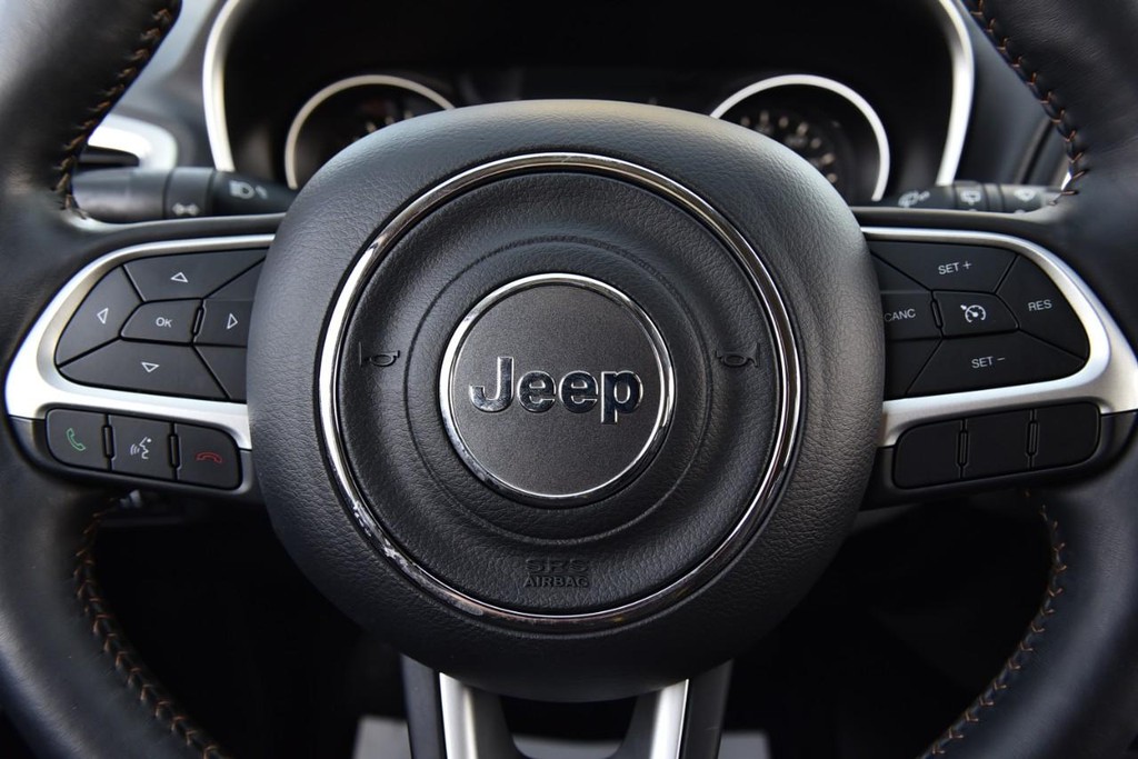 Jeep Compass Vehicle Full-screen Gallery Image 18