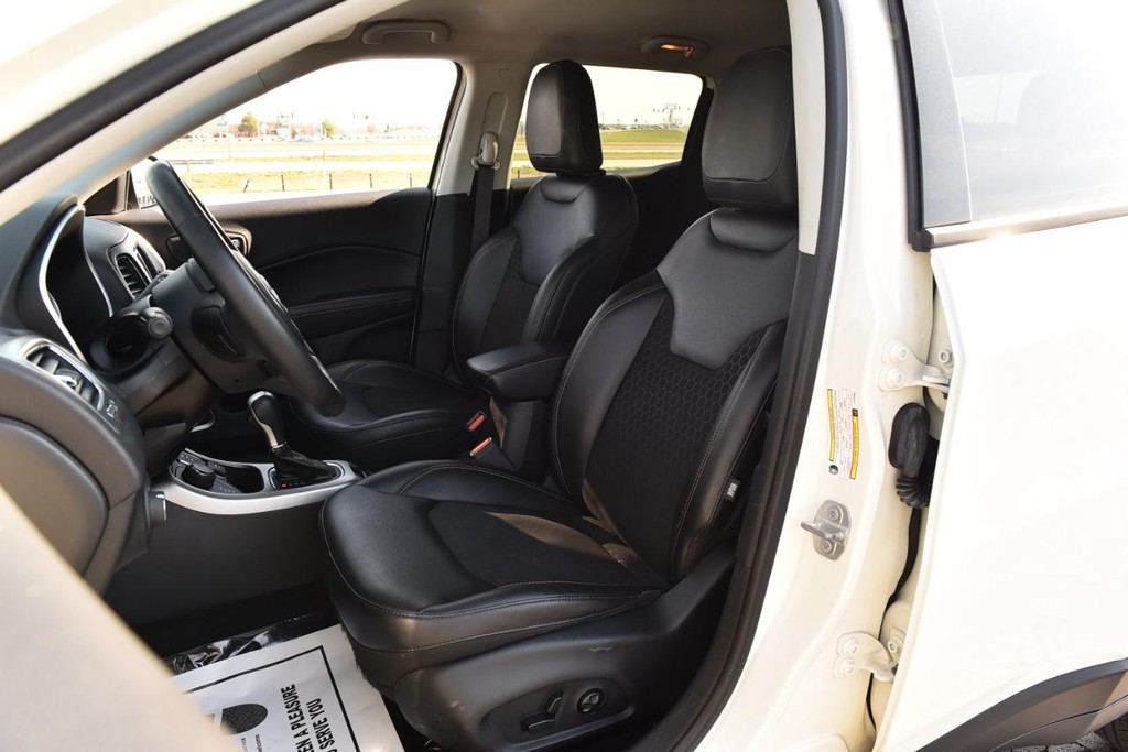 Jeep Compass Vehicle Full-screen Gallery Image 19