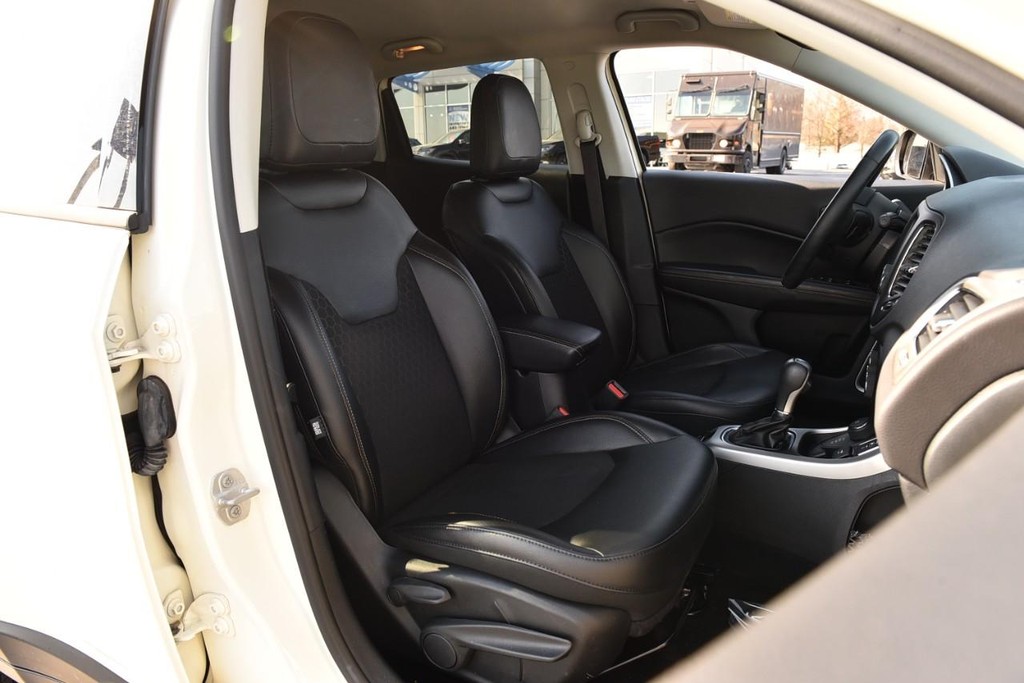 Jeep Compass Vehicle Full-screen Gallery Image 20