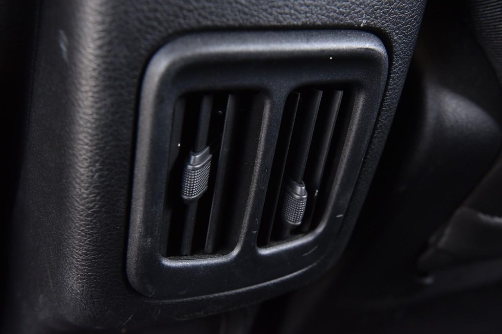 Jeep Compass Vehicle Full-screen Gallery Image 22