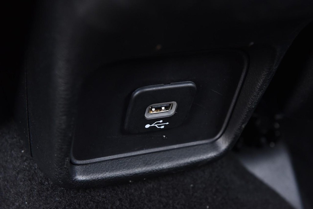 Jeep Compass Vehicle Full-screen Gallery Image 23