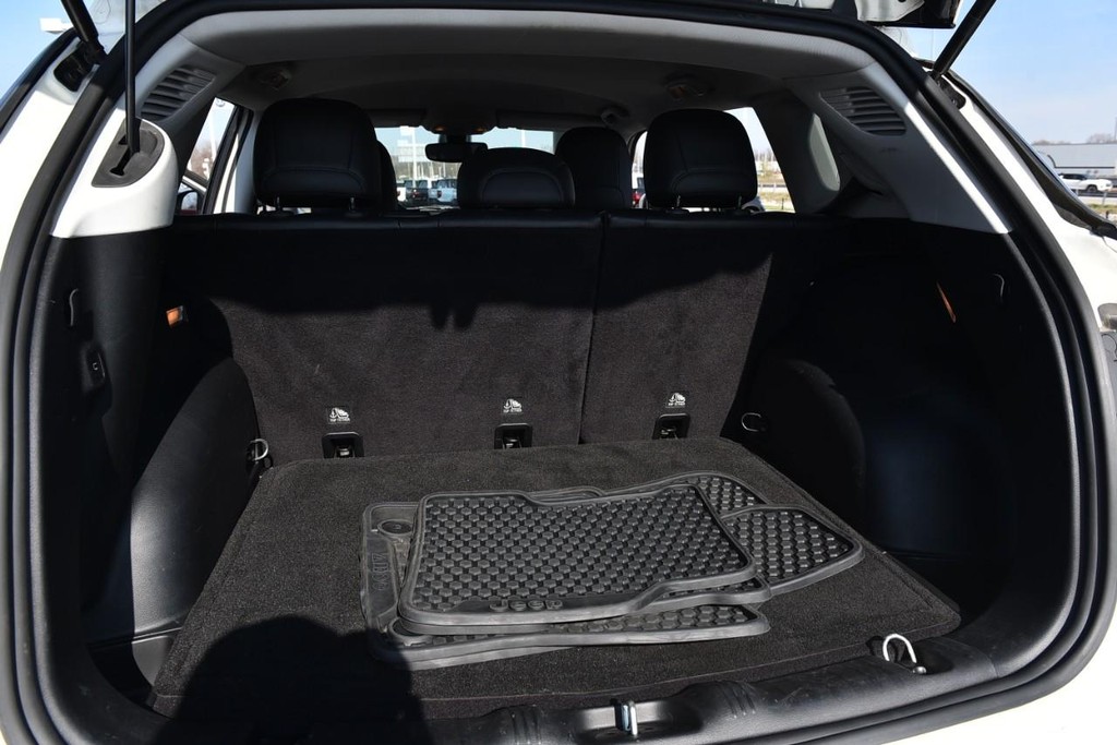 Jeep Compass Vehicle Full-screen Gallery Image 24