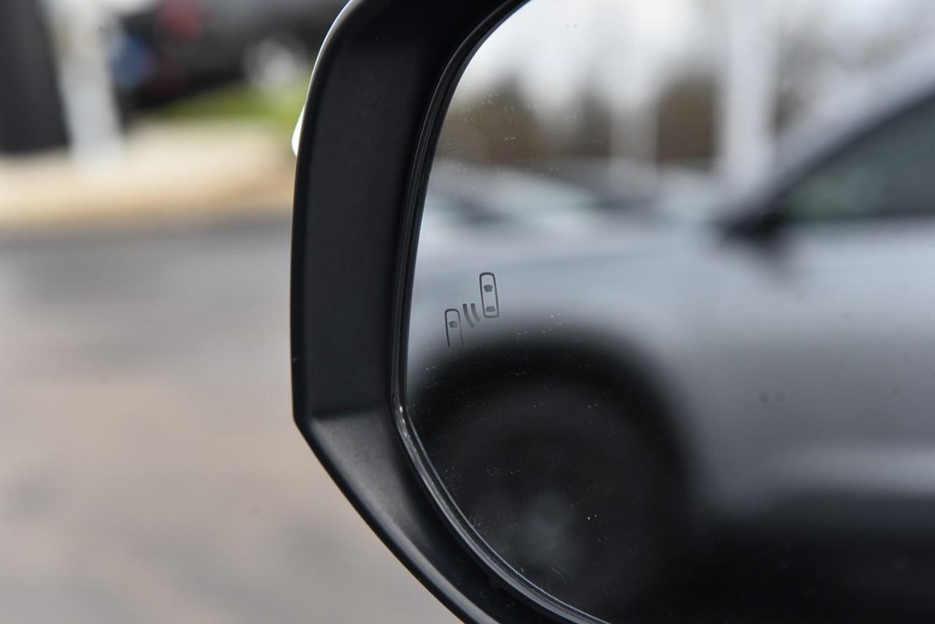 Toyota 4Runner Vehicle Full-screen Gallery Image 9