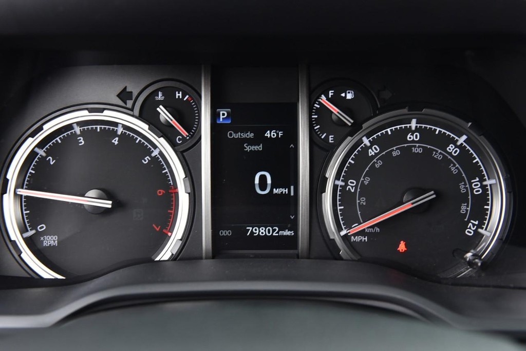 Toyota 4Runner Vehicle Full-screen Gallery Image 11