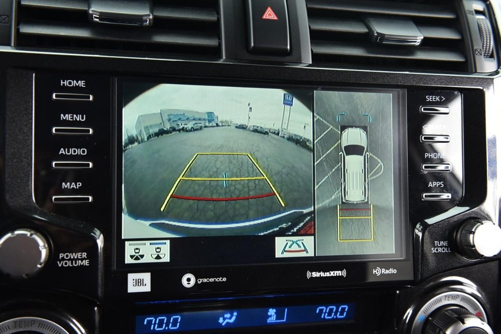 Toyota 4Runner Vehicle Full-screen Gallery Image 12