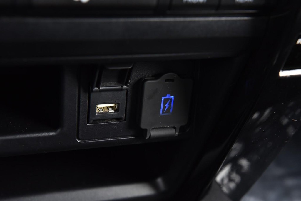 Toyota 4Runner Vehicle Full-screen Gallery Image 15