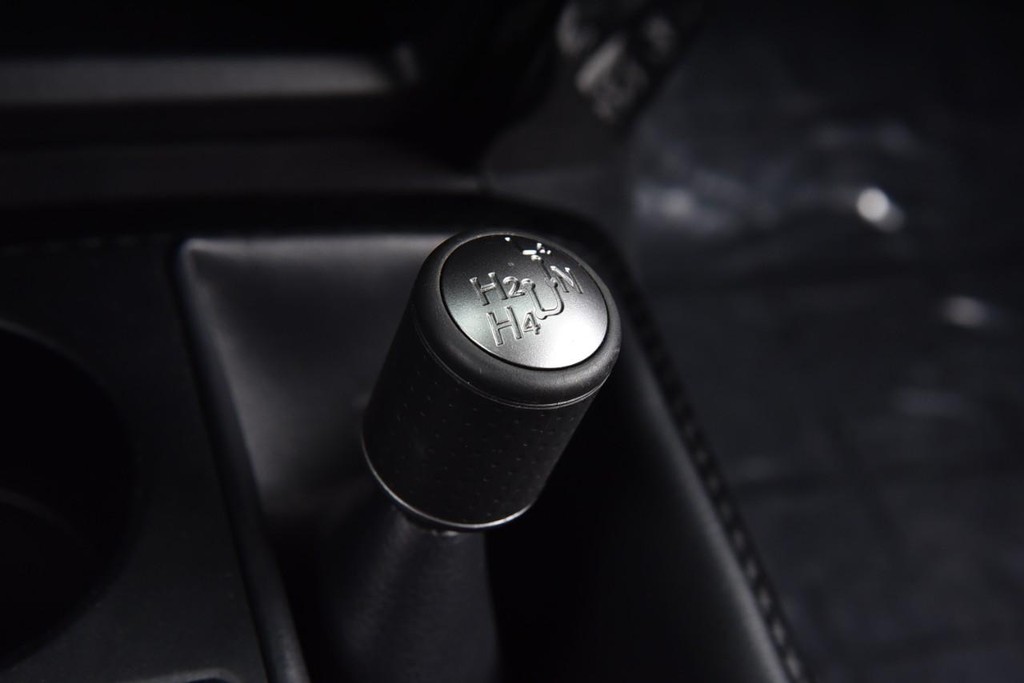 Toyota 4Runner Vehicle Full-screen Gallery Image 16