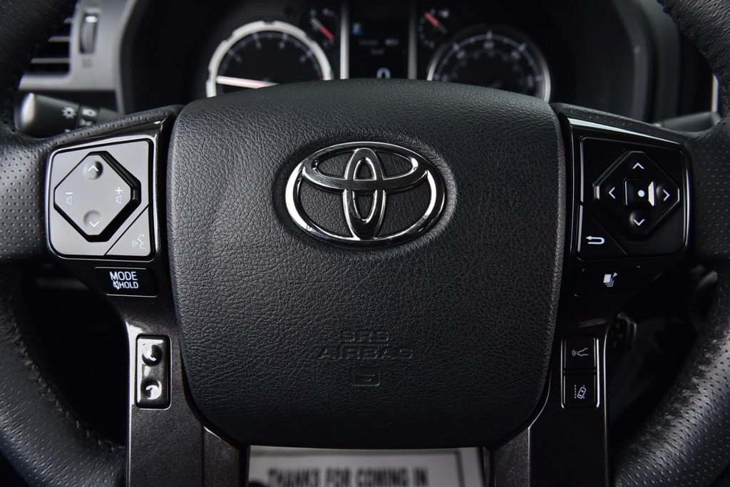 Toyota 4Runner Vehicle Full-screen Gallery Image 19