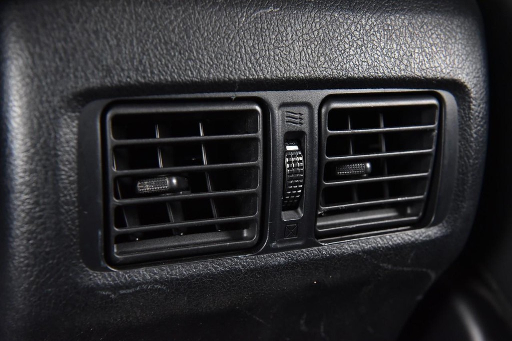 Toyota 4Runner Vehicle Full-screen Gallery Image 24