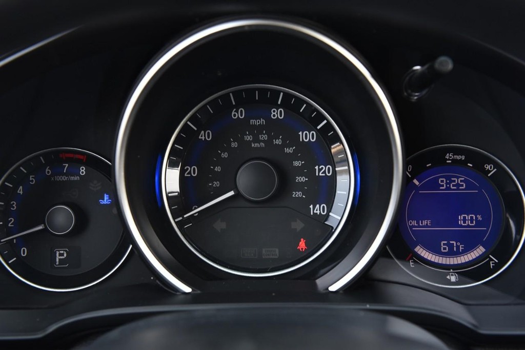 Honda Fit Vehicle Full-screen Gallery Image 10