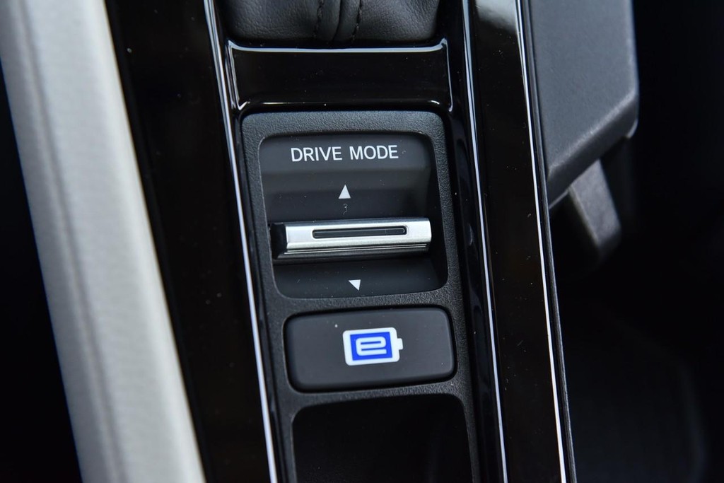 Honda Accord Hybrid Vehicle Image 17