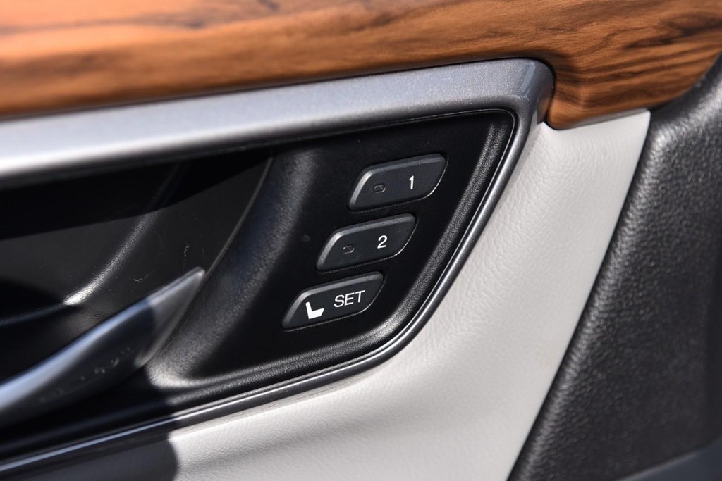 Honda CR-V Vehicle Image 09