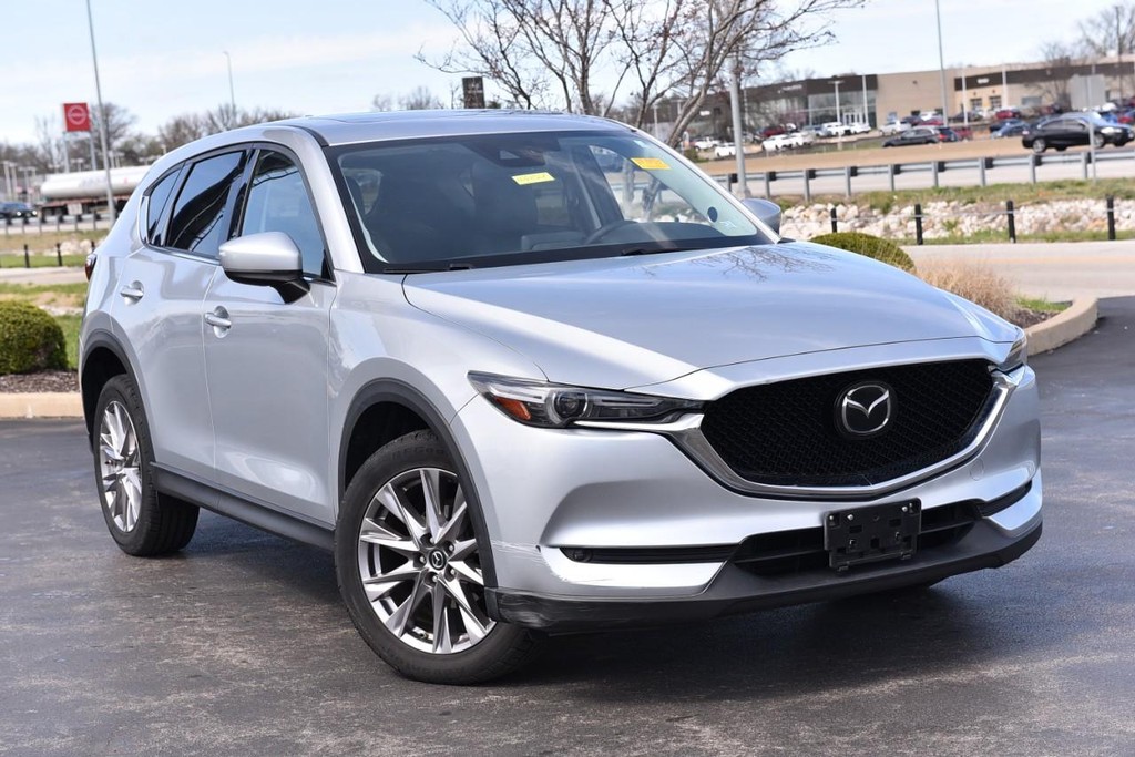 Mazda CX-5 Vehicle Full-screen Gallery Image 2