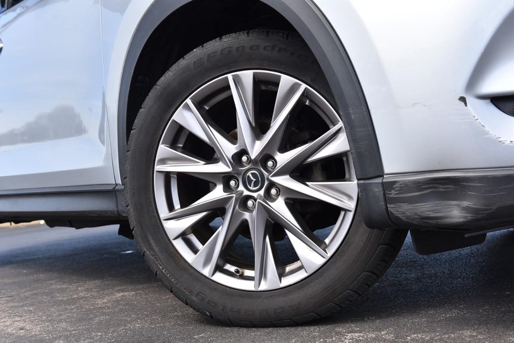 Mazda CX-5 Vehicle Full-screen Gallery Image 3