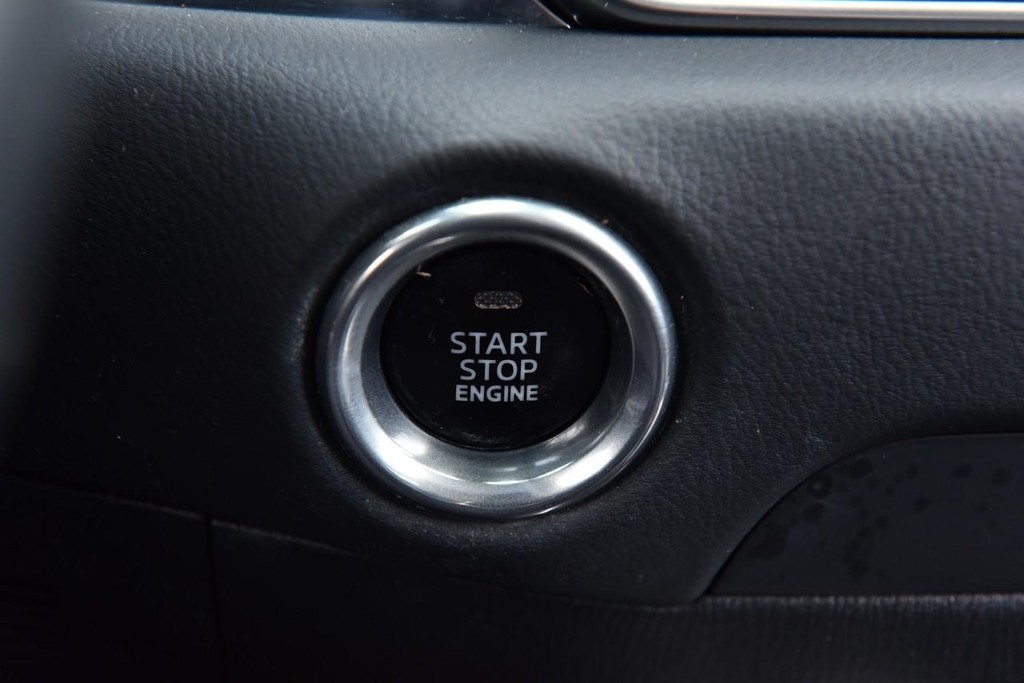 Mazda CX-5 Vehicle Full-screen Gallery Image 15