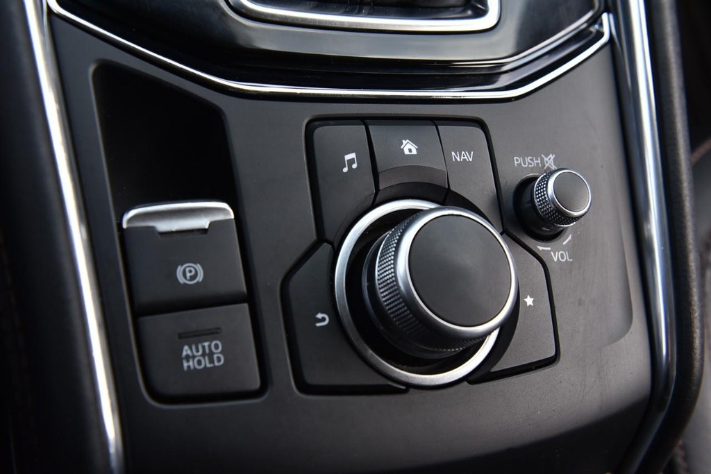 Mazda CX-5 Vehicle Full-screen Gallery Image 18