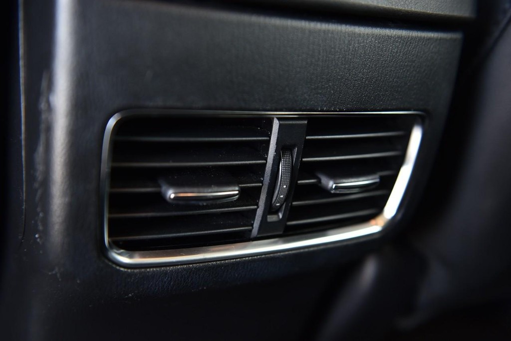 Mazda CX-5 Vehicle Full-screen Gallery Image 24