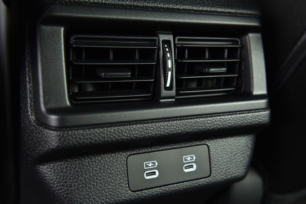 Honda Accord Sedan Vehicle Image 24