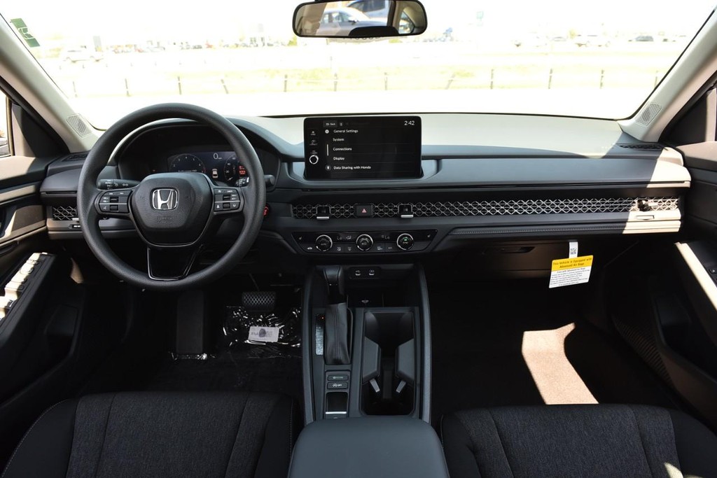 Honda Accord Sedan Vehicle Full-screen Gallery Image 7