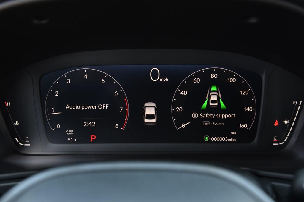 Honda Accord Sedan Vehicle Full-screen Gallery Image 10