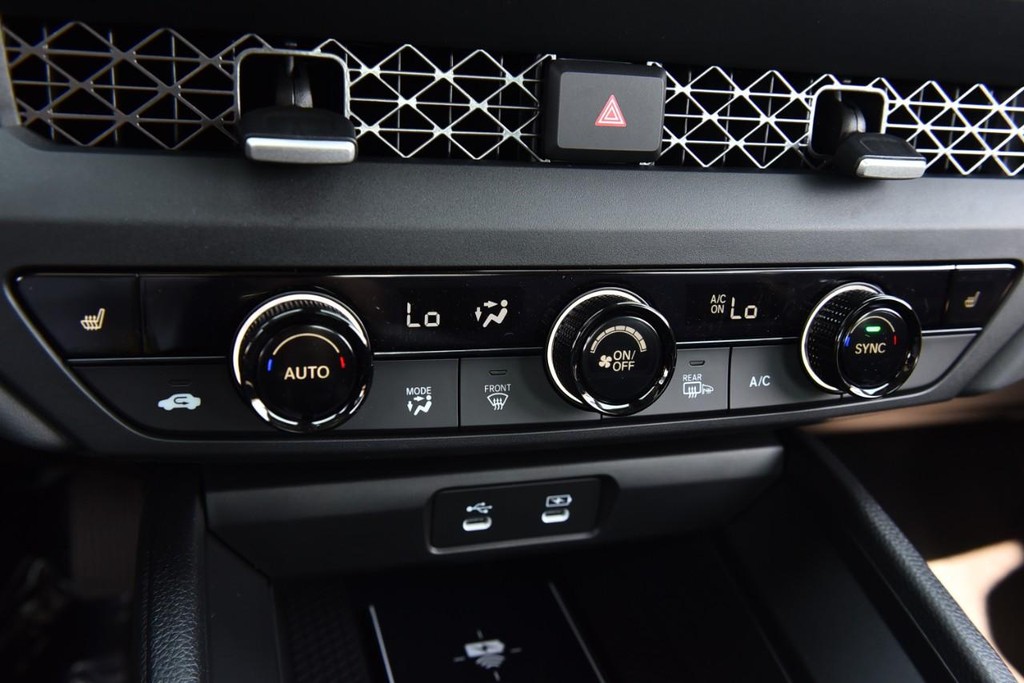 Honda Accord Sedan Vehicle Full-screen Gallery Image 14