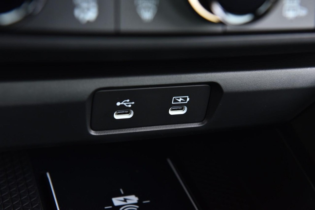 Honda Accord Sedan Vehicle Full-screen Gallery Image 15