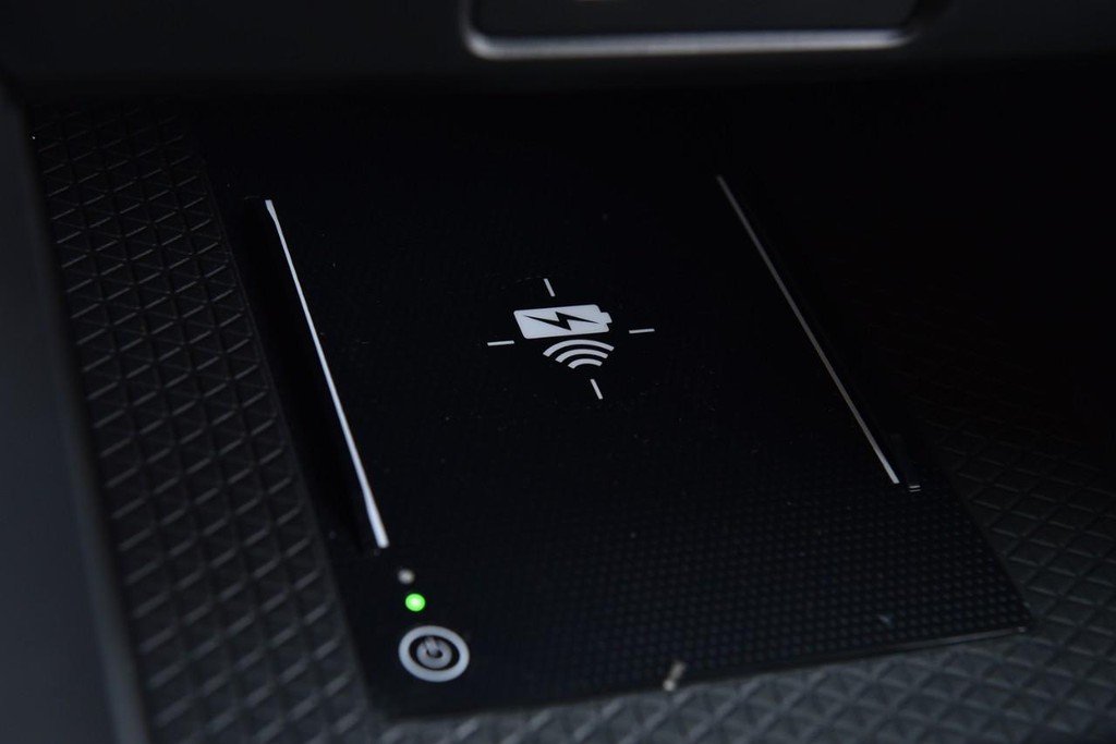 Honda Accord Sedan Vehicle Full-screen Gallery Image 16